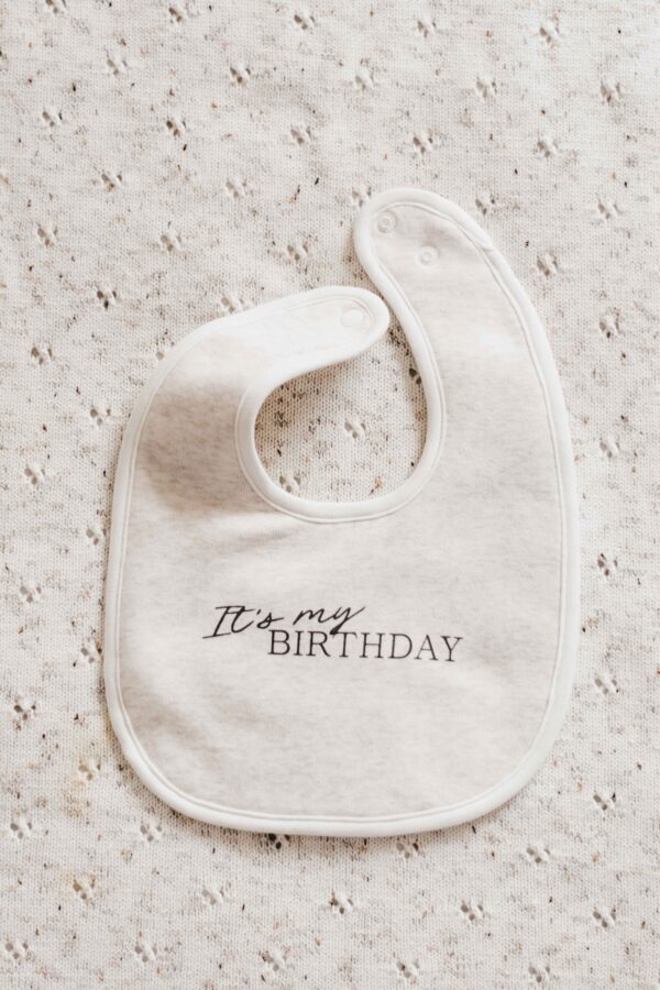 BIB – IT’S MY BIRTHDAY | Bencer & Hazelnut